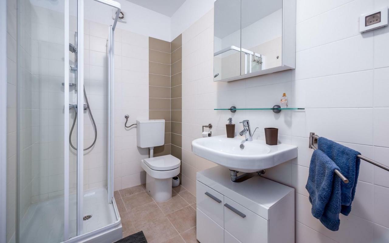 Laura House With Apartment Umag Extérieur photo