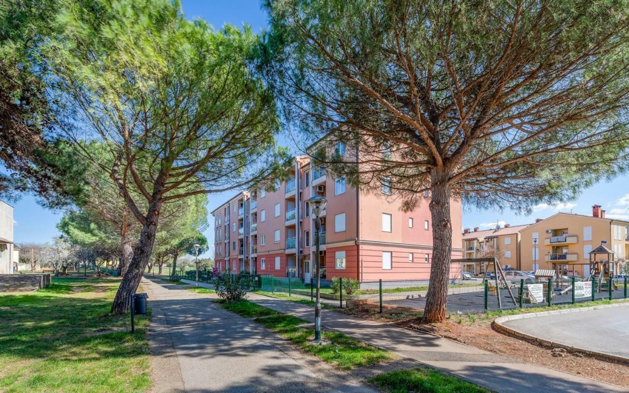 Laura House With Apartment Umag Extérieur photo