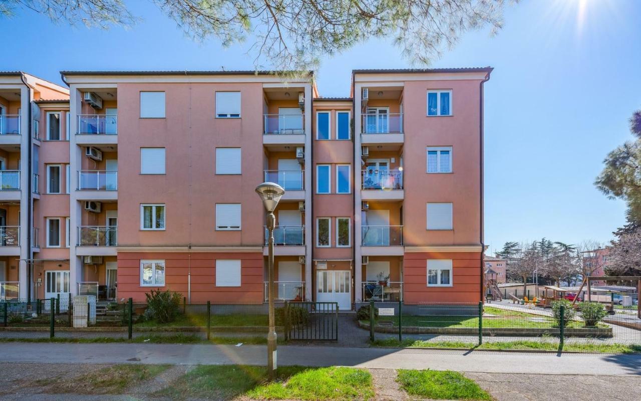 Laura House With Apartment Umag Extérieur photo