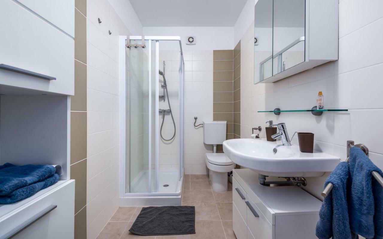 Laura House With Apartment Umag Extérieur photo