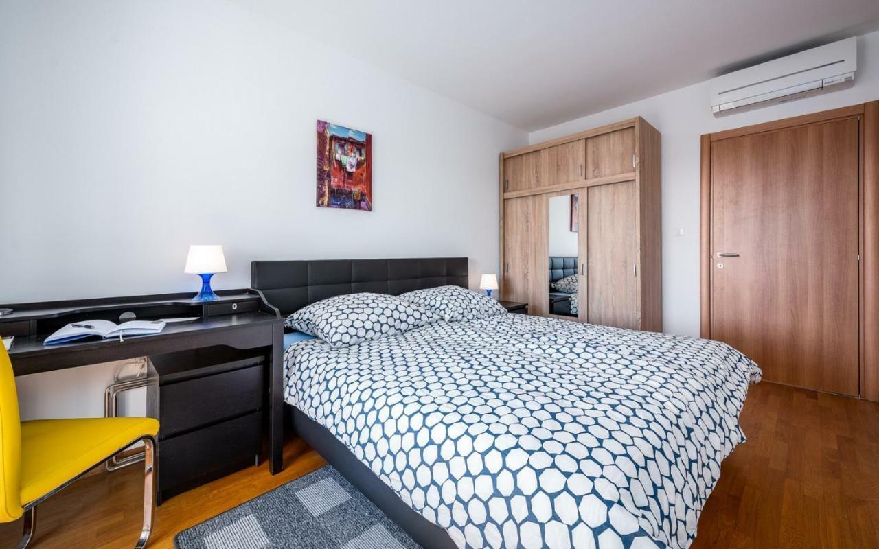Laura House With Apartment Umag Extérieur photo